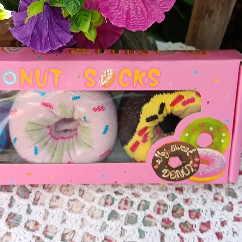 🆕️LAST BOX🍩DONUT NOVELTY COLORFUL UNIQUE SOCKS/SET OF 3 IN BAKERY BOX